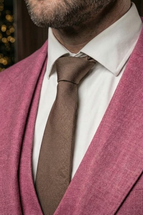 Костюм-тройка розового цвета, материал: Вискоза - 38%, Лайкра - 2%, Хлопок - 15%, Шерсть - 44%. Комплект: Брюки, Жилет, Пиджак. Фото 3