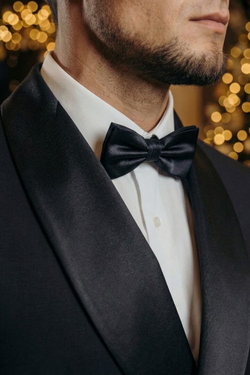 Смокинг черного цвета, материал: Вискоза - 38%, Лайкра - 2%, Хлопок - 15%, Шерсть - 44%. Комплект: Брюки, Пиджак. Фото 3