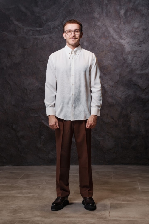 Белая рубашка с булавкой, материал: Хлопок - 45%, Вискоза - 55%. Фото 2