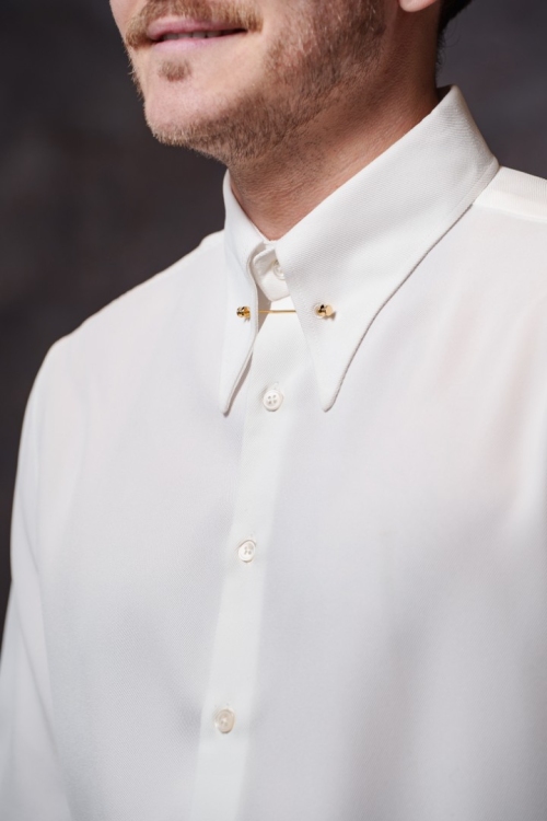 Белая рубашка с булавкой, материал: Хлопок - 45%, Вискоза - 55%. Фото 4