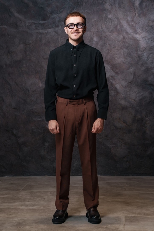 Черная рубашка с булавкой, материал: Вискоза - 55%, Хлопок - 45%. Фото 1