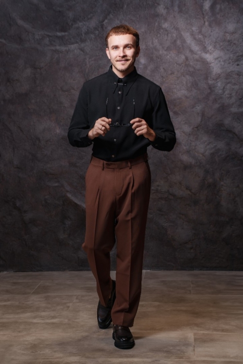 Черная рубашка с булавкой, материал: Вискоза - 55%, Хлопок - 45%. Фото 5