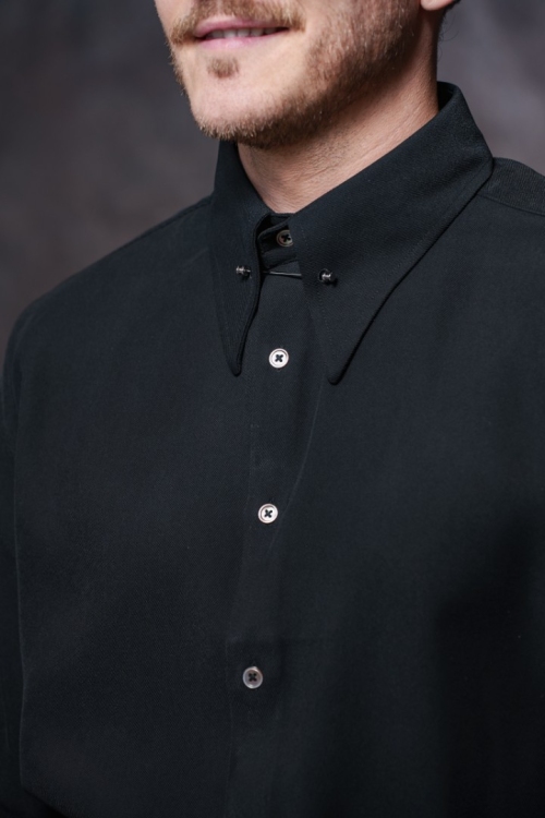 Черная рубашка с булавкой, материал: Вискоза - 55%, Хлопок - 45%. Фото 7