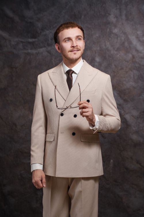 Костюм бежевый двубортный, материал: Вискоза - 38%, Лайкра - 2%, Хлопок - 15%, Шерсть - 45%. Комплект: Брюки, Двусторонний жилет, Пиджак. Фото 4