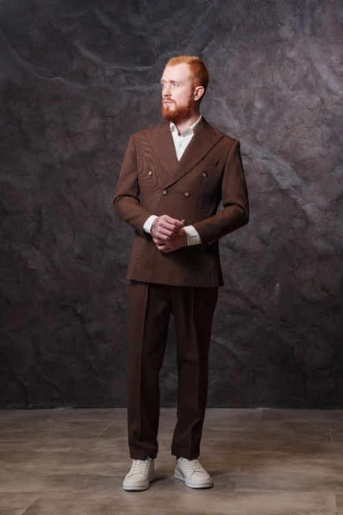 Костюм коричневый двубортный, материал: Вискоза - 38%, Лайкра - 2%, Хлопок - 15%, Шерсть - 45%. Комплект: Брюки, Двусторонний жилет, Пиджак. Фото 2