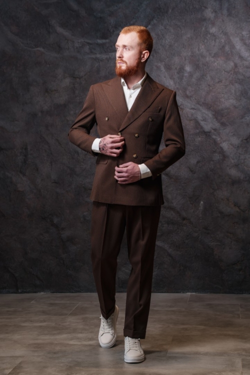 Костюм коричневый двубортный, материал: Вискоза - 38%, Лайкра - 2%, Хлопок - 15%, Шерсть - 45%. Комплект: Брюки, Двусторонний жилет, Пиджак. Фото 3