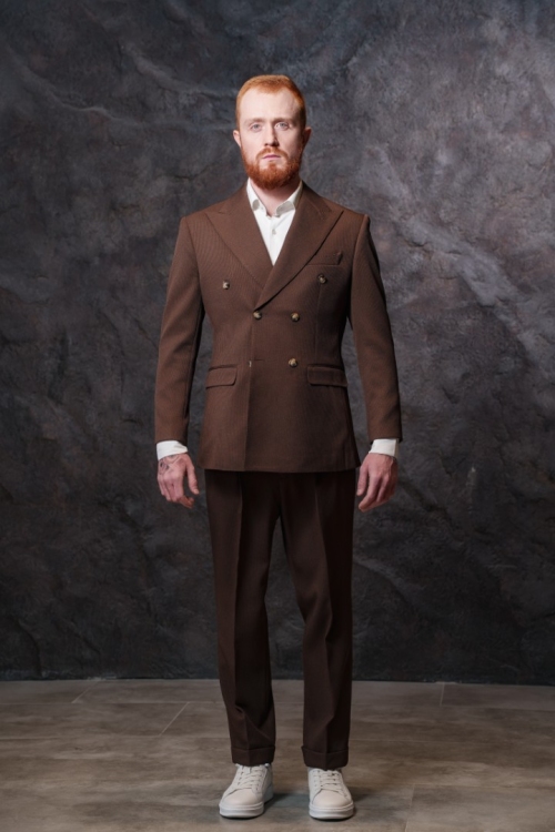Костюм коричневый двубортный, материал: Вискоза - 38%, Лайкра - 2%, Хлопок - 15%, Шерсть - 45%. Комплект: Брюки, Двусторонний жилет, Пиджак. Фото 4