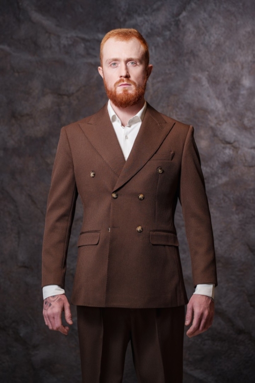 Костюм коричневый двубортный, материал: Вискоза - 38%, Лайкра - 2%, Хлопок - 15%, Шерсть - 45%. Комплект: Брюки, Двусторонний жилет, Пиджак. Фото 5