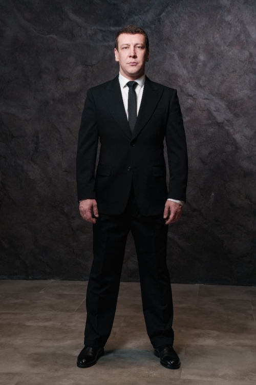 Костюм двойка в чёрном цвете, материал: Полиэстер - 8%, Шерсть - 88%, Эластан - 4%. Комплект: Брюки, Пиджак. Фото 1