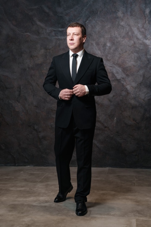 Костюм двойка в чёрном цвете, материал: Полиэстер - 8%, Шерсть - 88%, Эластан - 4%. Комплект: Брюки, Пиджак. Фото 5