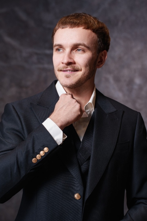 Темно-синий костюм-тройка , материал: Вискоза - 38%, Лайкра - 2%, Хлопок - 15%, Шерсть - 45%. Комплект: Брюки, Жилет, Пиджак. Фото 5