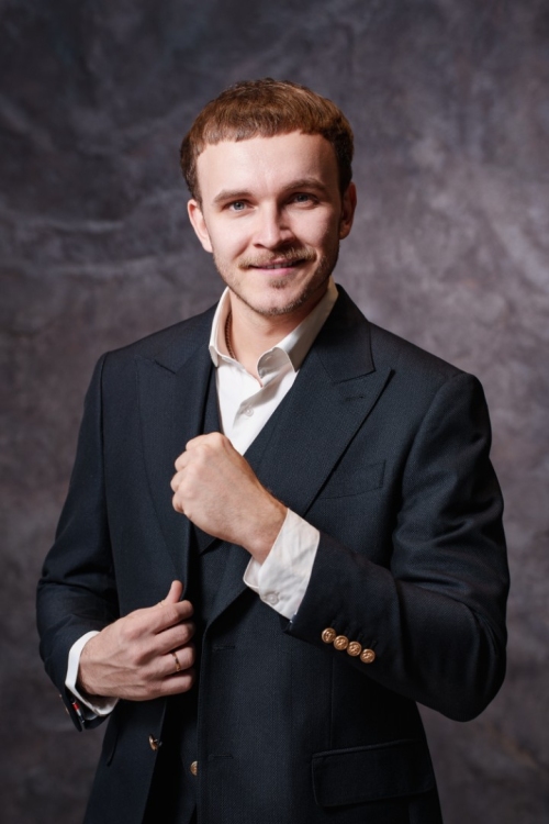 Темно-синий костюм-тройка , материал: Вискоза - 38%, Лайкра - 2%, Хлопок - 15%, Шерсть - 45%. Комплект: Брюки, Жилет, Пиджак. Фото 7