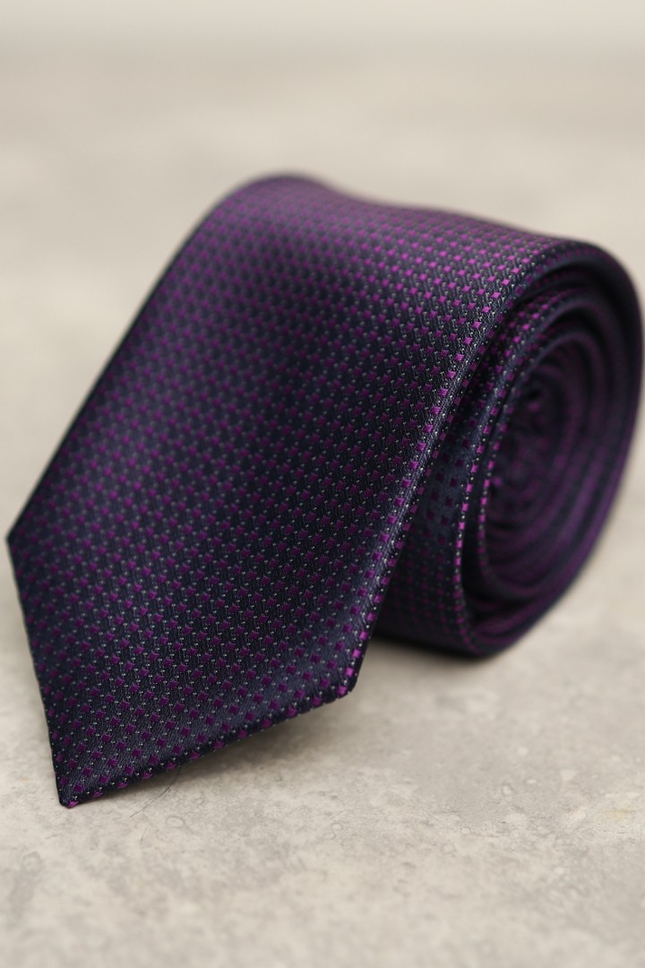 Баклажановый галстук с узором