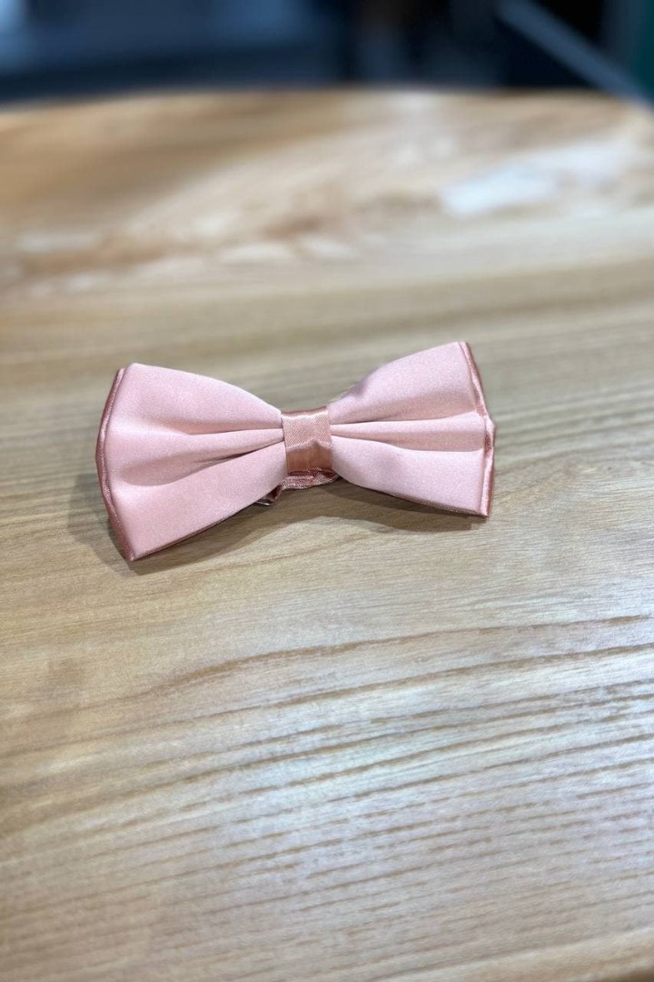 Мужской розовый галстук-бабочка