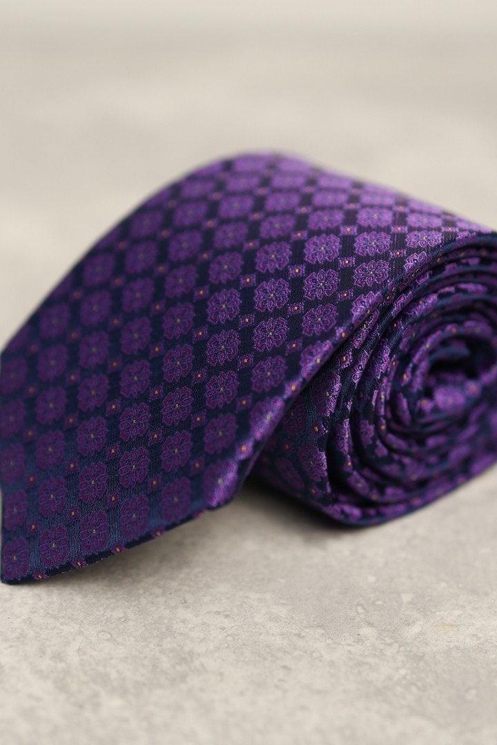 Фиолетовый галстук с рисунком